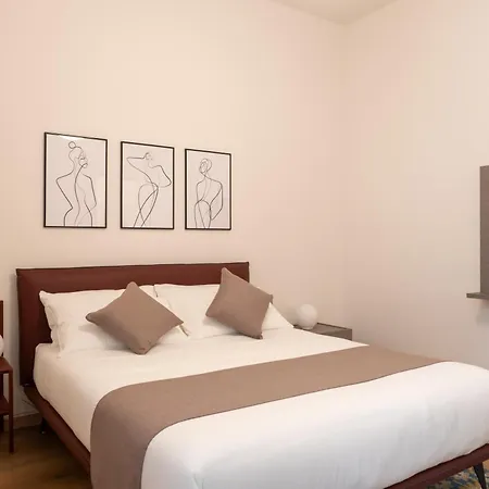 Eve Collection - Center Apartment *