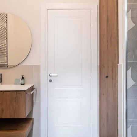 Eve Collection - Center Apartment *