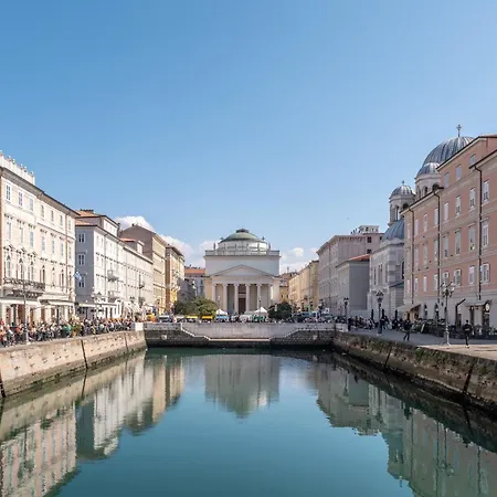 Eve Collection - Center Triest