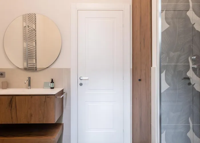 Eve Collection - Center Apartment *